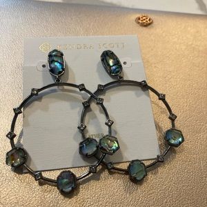Kendra Scott Sheila’s in gunmetal with abalone stones EUC